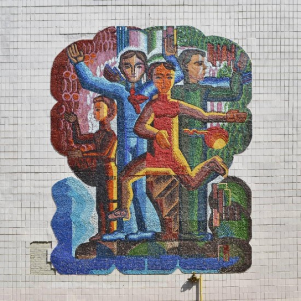 На Теремках хочуть знищити мозаїку на фасаді школи: що відбувається