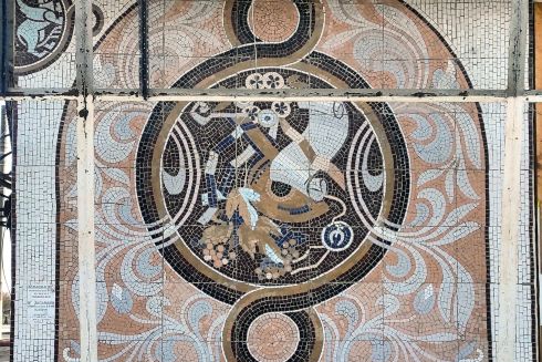 В Ізюмі демонтують мозаїку, що вціліла після обстрілу 2022 року