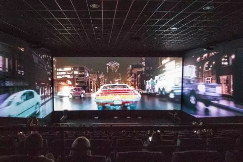 Кіно з переглядом у 270 градусів: в Києві відкрили кінотеатр із панорамним екраном