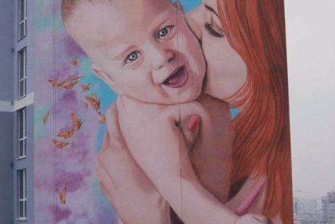 Біля «Харківської» з'явився новий мурал. Художники називають його найвищим в Європі