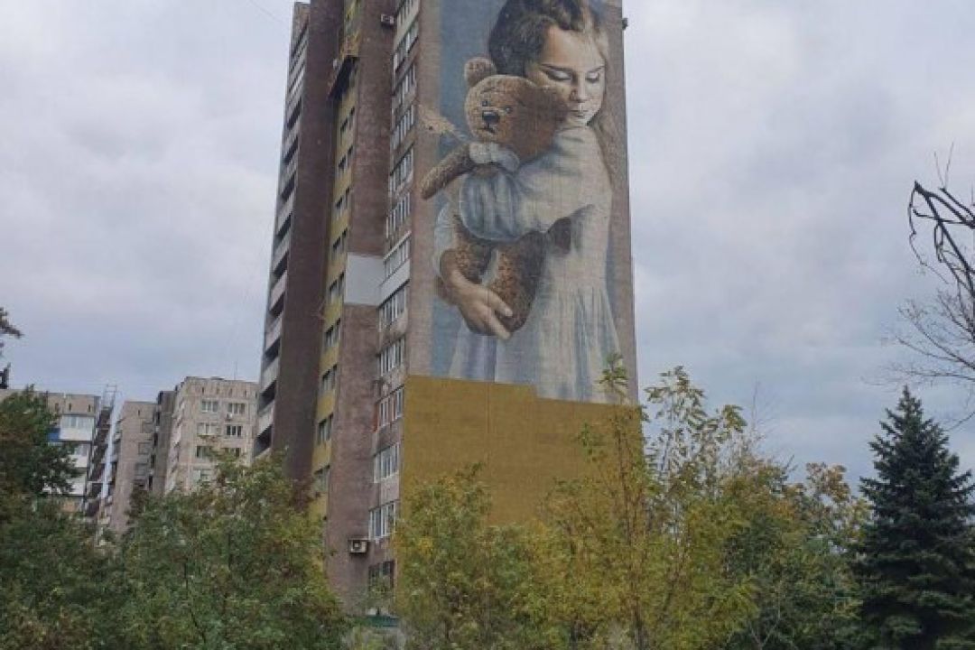 У Маріуполі окупанти знищили всі українські мурали й пам’ятники