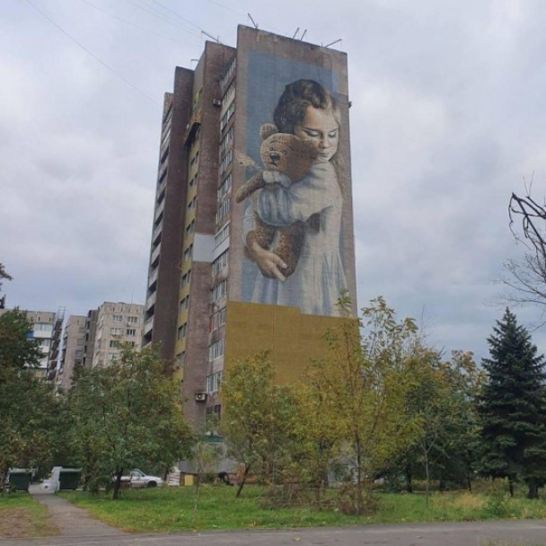 У Маріуполі окупанти знищили всі українські мурали й пам’ятники