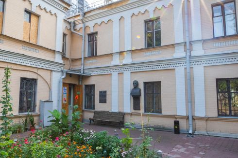 Суд зупинив забудову біля Музею діячів української культури в Києві