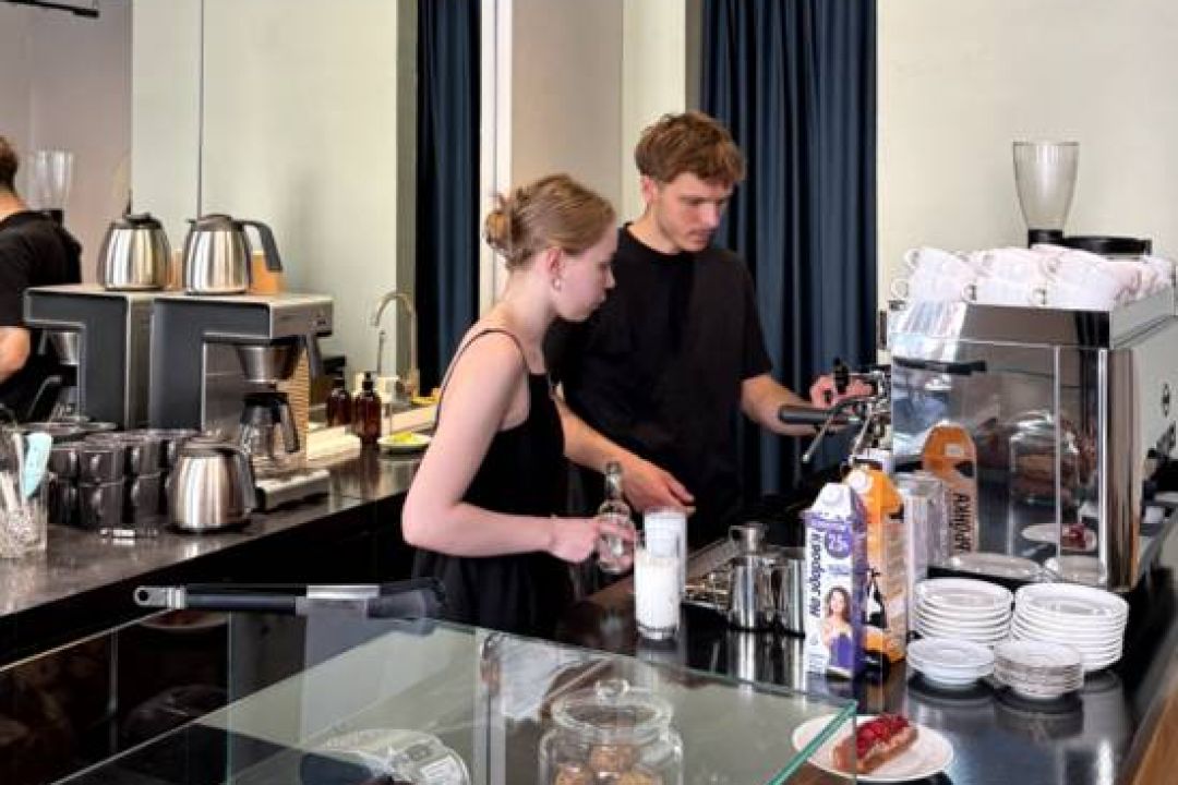 Біля Золотих воріт відкрилася кав’ярня “Перший поверх”