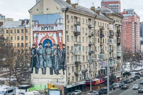 Біля Палацу «Україна» з'явився мурал «Крути»