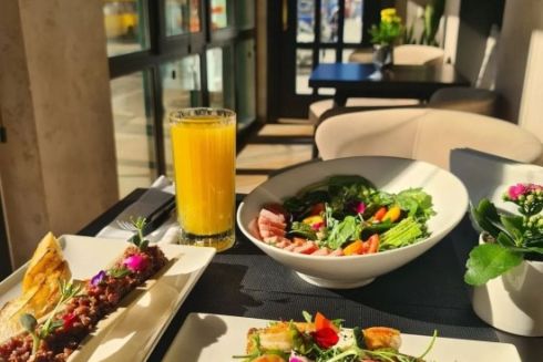 Авторская кухня от победителя «МастерШеф»: на Лукьяновке открыли ресторан «Наши»