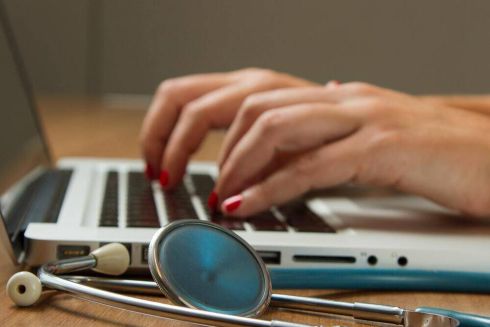 Создали базу с важной информацией об открытых аптеках, контактах врачей и медресурсах по всей Украине