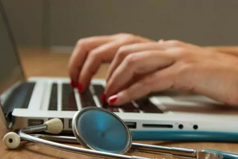 Медицинская система Helsi сделала бесплатными все онлайн-консультации с врачами для украинцев