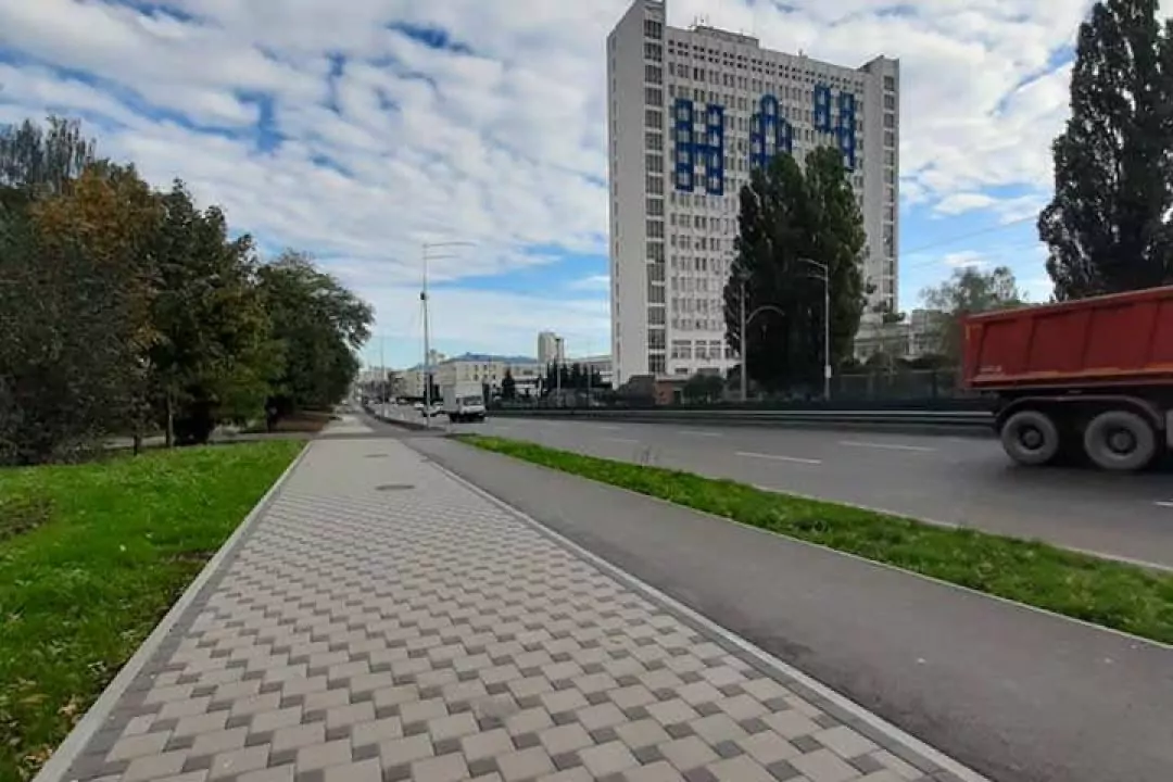 У Солом'янському районі облаштували нову велодоріжку: який вона має вигляд