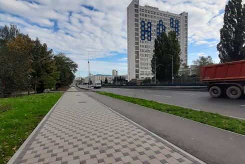 У Солом'янському районі облаштували нову велодоріжку: який вона має вигляд