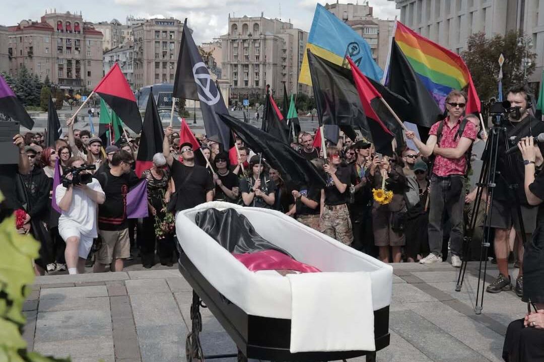 У Києві попрощалися з художником і військовим Давидом Чичканом