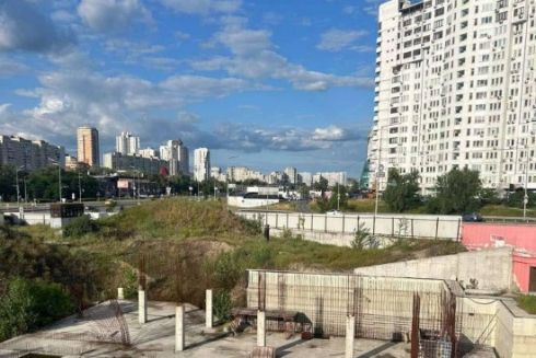 КМДА відхилила петицію щодо демонтажу недобуду біля метро "Осокорки"