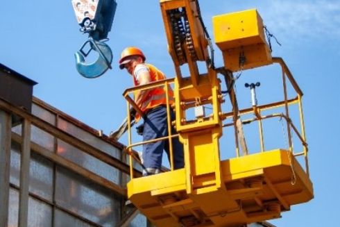 У Києві демонтують незаконну рекламу на декількох вулицях: де саме