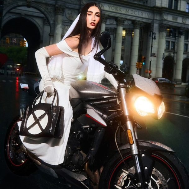 Дизайнер створив сумку, з якої можна їсти