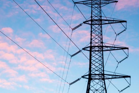 Українців закликають економити світло у пікові години та не вмикати кондиціонери