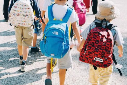 Що школярам потрібно мати в наплічнику на випадок евакуації – розповідають у поліції