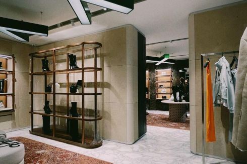 Фото. В центре Киева открылся магазин бренда Off-White