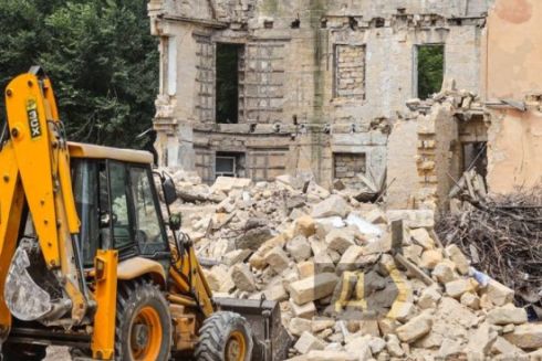 В Одессе, несмотря на охранный статус, сносят старинный особняк Гавсевича.