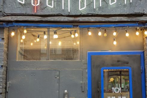 Крафтове пиво і стритфуд путін: на Подолі запрацював артбар «Офензива»