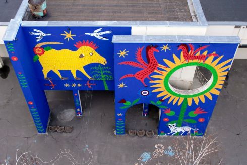 Фото: На стенах больницы «Охматдет» появились картины Марии Приймаченко