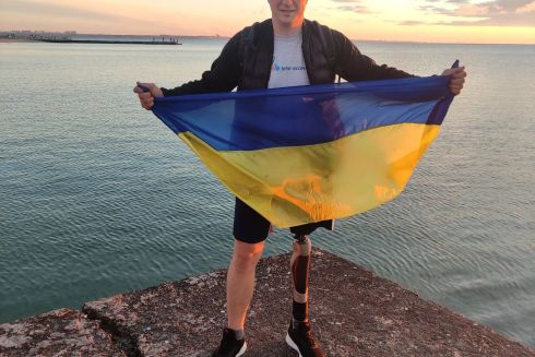 Ветеран АТО пройшов пішки від Чорного моря до Карпат та зібрав для ЗСУ 7 млн грн