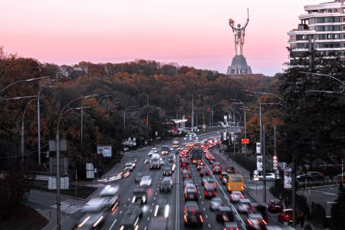 Українські водії все ще надають перевагу автівкам на бензині, а не електрокарам - опитування
