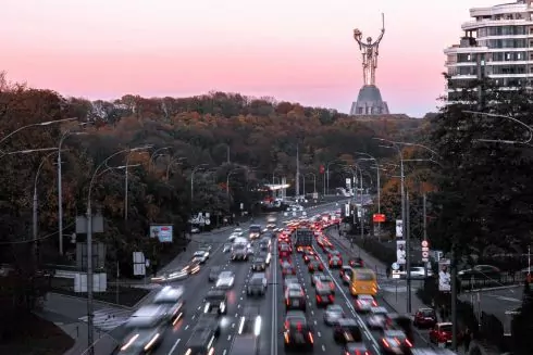 Українські водії все ще надають перевагу автівкам на бензині, а не електрокарам - опитування