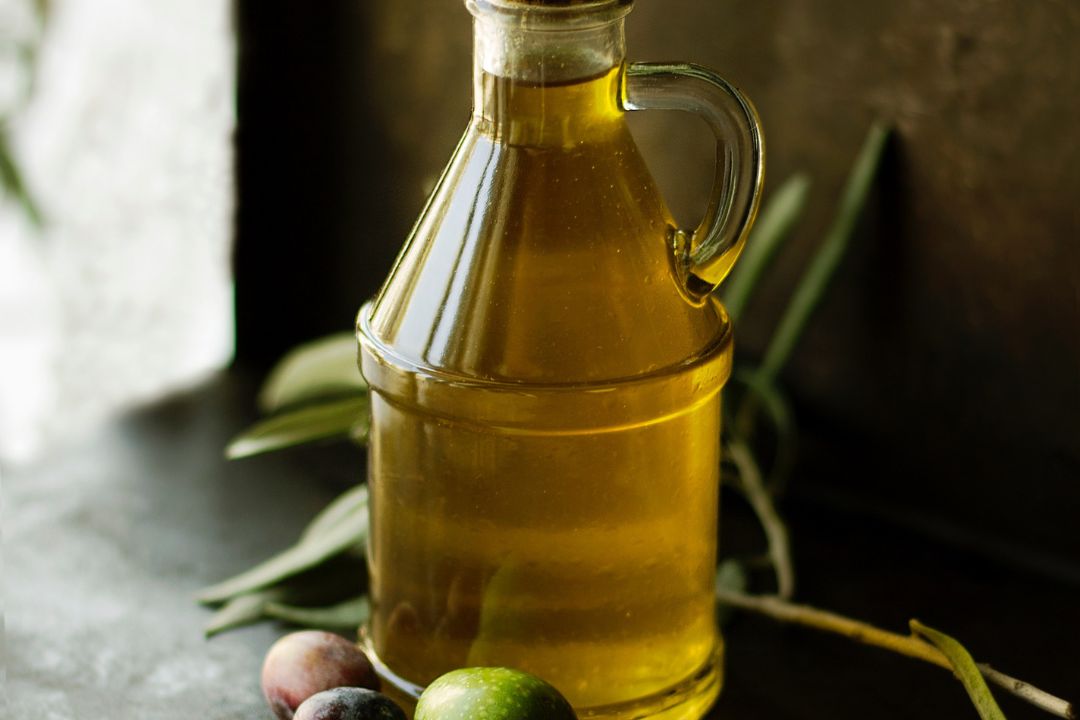 Все про оливкову олію: міфи, правда та лайфхаки, як обрати найкращу