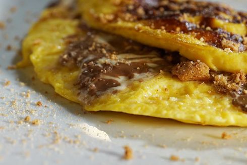 Дуже простий рецепт сніданку з солодким омлетом