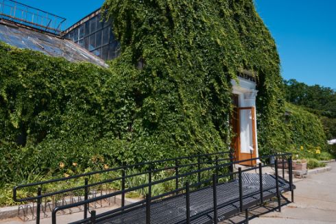 Оранжерею на ВДНГ оновили: локація стала безбар'єрною