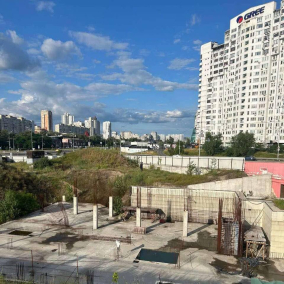 Недобуд біля метро "Осокорки" вимагають прибрати — петиція набрала голоси