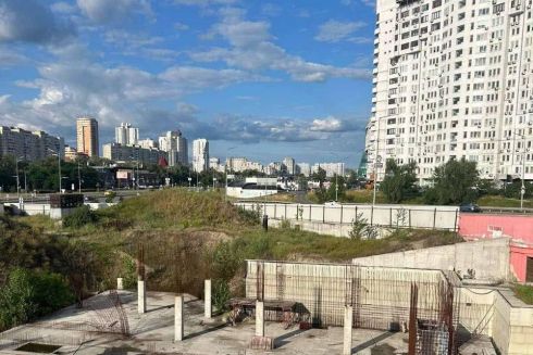 Недобуд біля метро "Осокорки" вимагають прибрати &mdash; петиція набрала голоси