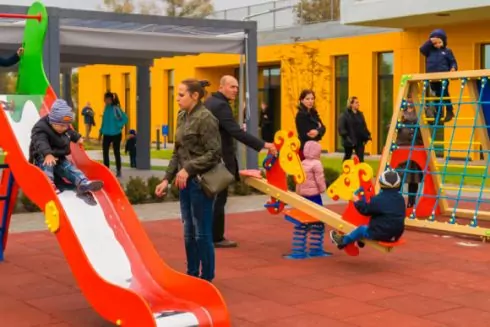 Сонячні батареї, тепла підлога: під Дніпром збудували сучасний дитячий садок