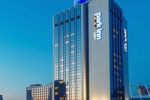 Суд наклав арешт на готельний комплекс Park Inn у центрі Києва. Він належав олігарху Вадиму Новинському