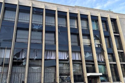 Фото: От ракетного удара пострадало здание Дворца Украина
