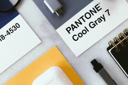 Pantone назвал главные цвета 2021 года