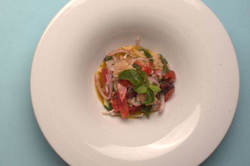 Панцанела: простий тосканський салат з овочами та хлібом