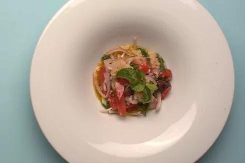 Панцанела: простой тосканский салат с овощами и хлебом