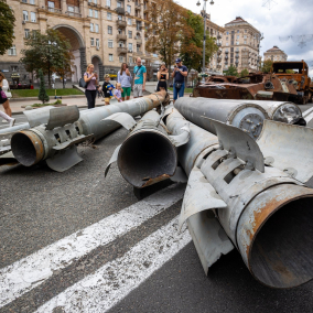 Фото: На Хрещатику влаштували “парад” спаленої російської техніки