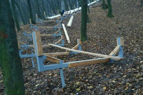 У Голосіївському парку облаштовують зону атракціонів, але жителі проти. Що там відбувається