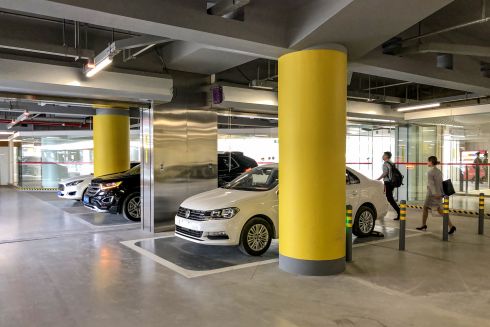 Возле Оболонской набережной хотят построить автопаркинг с укрытием. «Пассажиры Киева» объясняют, что не так с этим решением