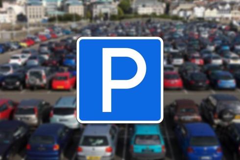 У Києві почали впроваджувати «розумну» систему паркування: вона автоматично зчитує оплату