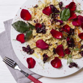 Паста с розами: как приготовить романтическое блюдо на День Святого Валентина