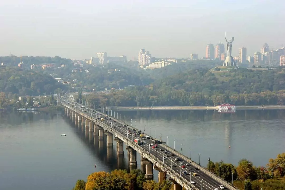 Патон просит немедленно реконструировать мост Патона