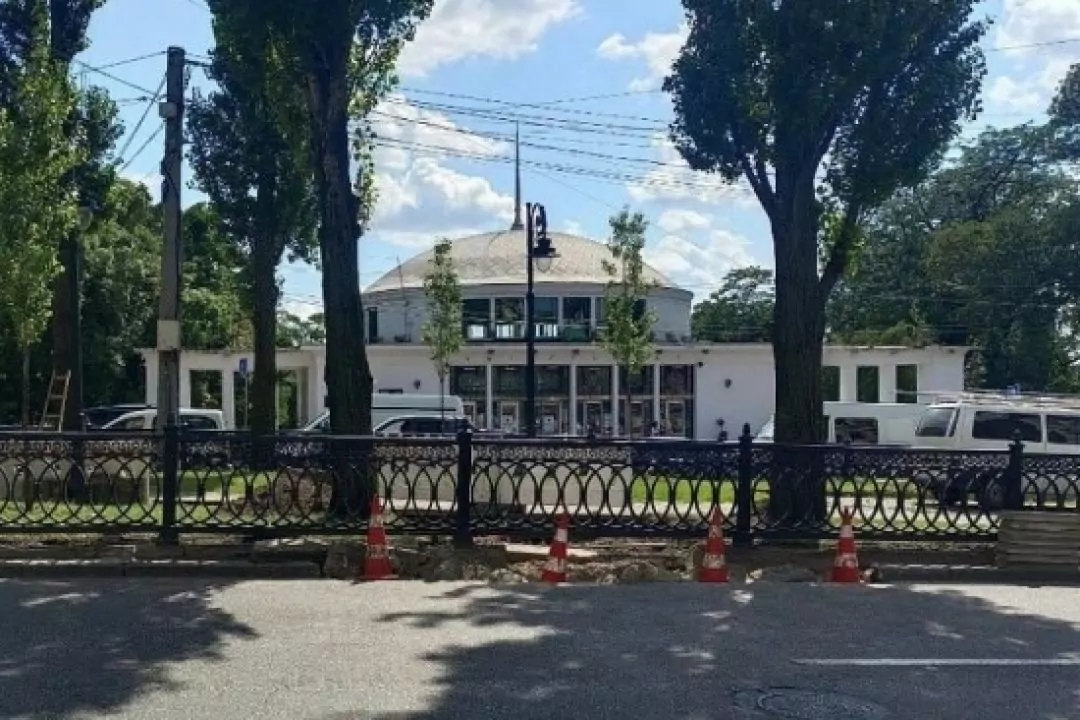 Біля станції метро &laquo;Університет&raquo; розпочали будувати наземний перехід