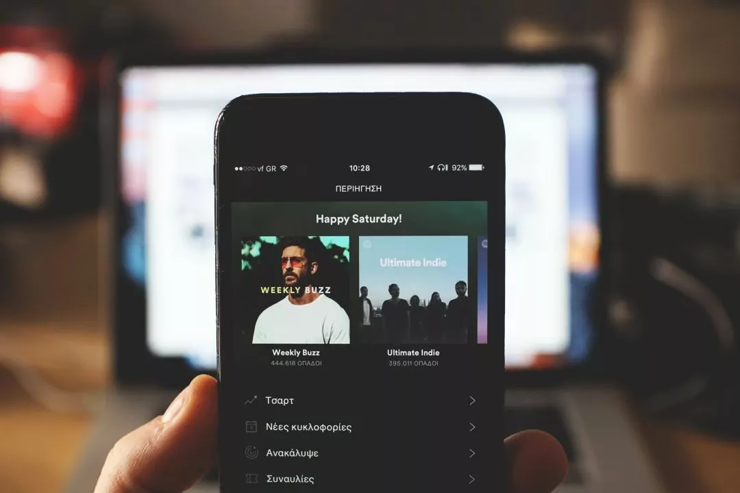 Spotify маркуватиме ШІ-артистів і перестане рекомендувати їх користувачам
