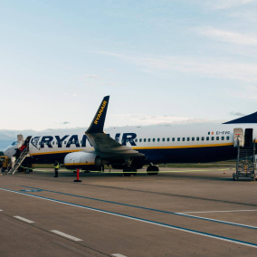 Ryanair продает билеты по новым направлениям со скидкой. Цены от €7