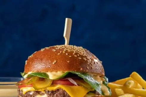 На Позняках відкрився новий заклад AYO Pizza Burger Kebab