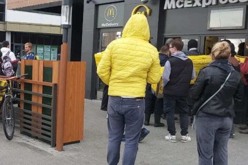 В Glovo закончились свободные курьеры через 20 минут после открытия McDonald's