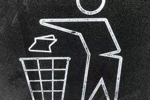 В Киеве внедряют одинаковые урны, ограждения и средства против парковки